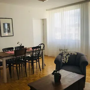 Mitten Im Achten. Zentrale In , Vienna Austria